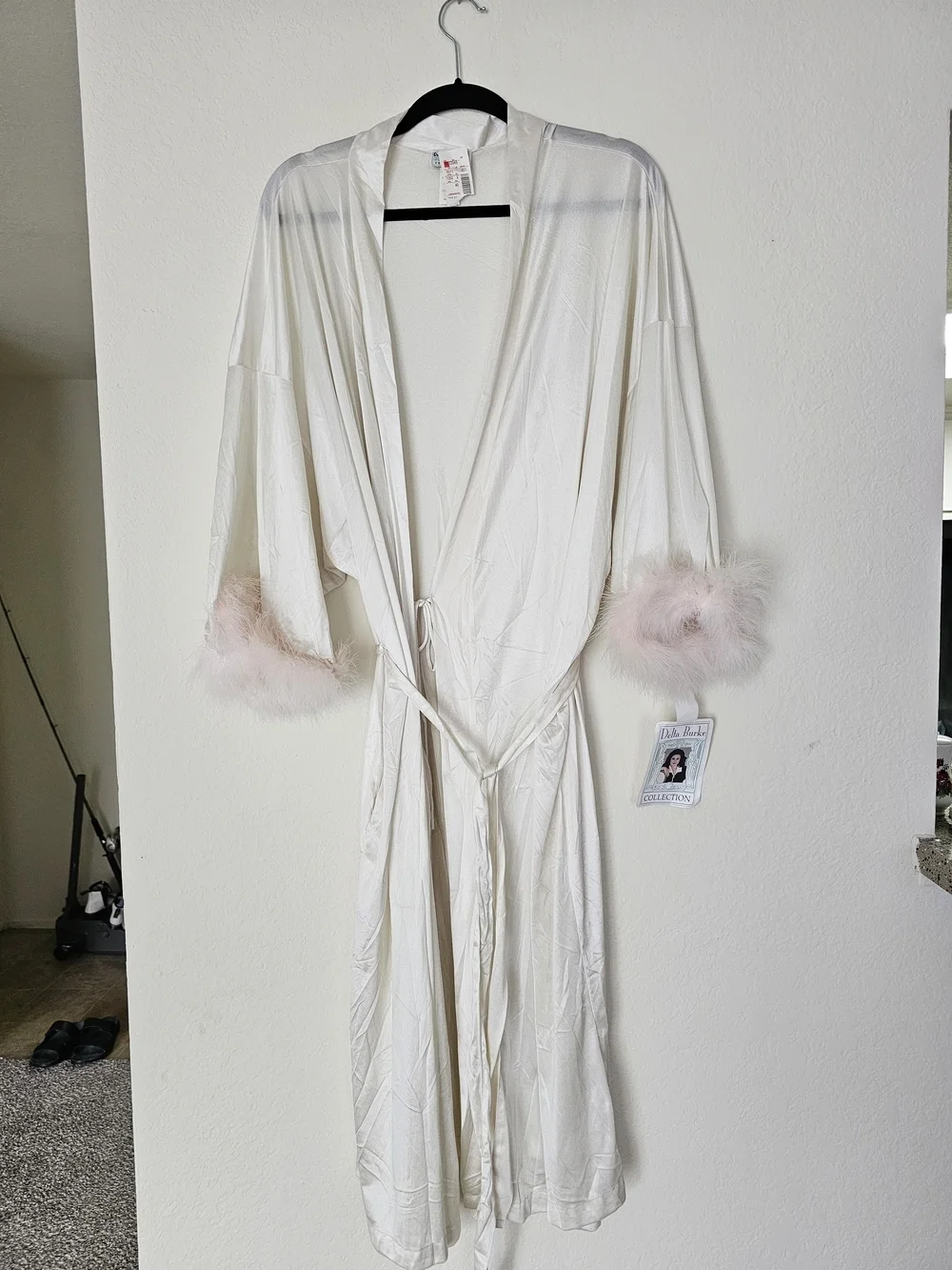 Delta Burke Ivory Lounge Robe with Pale Pink Feather Trim